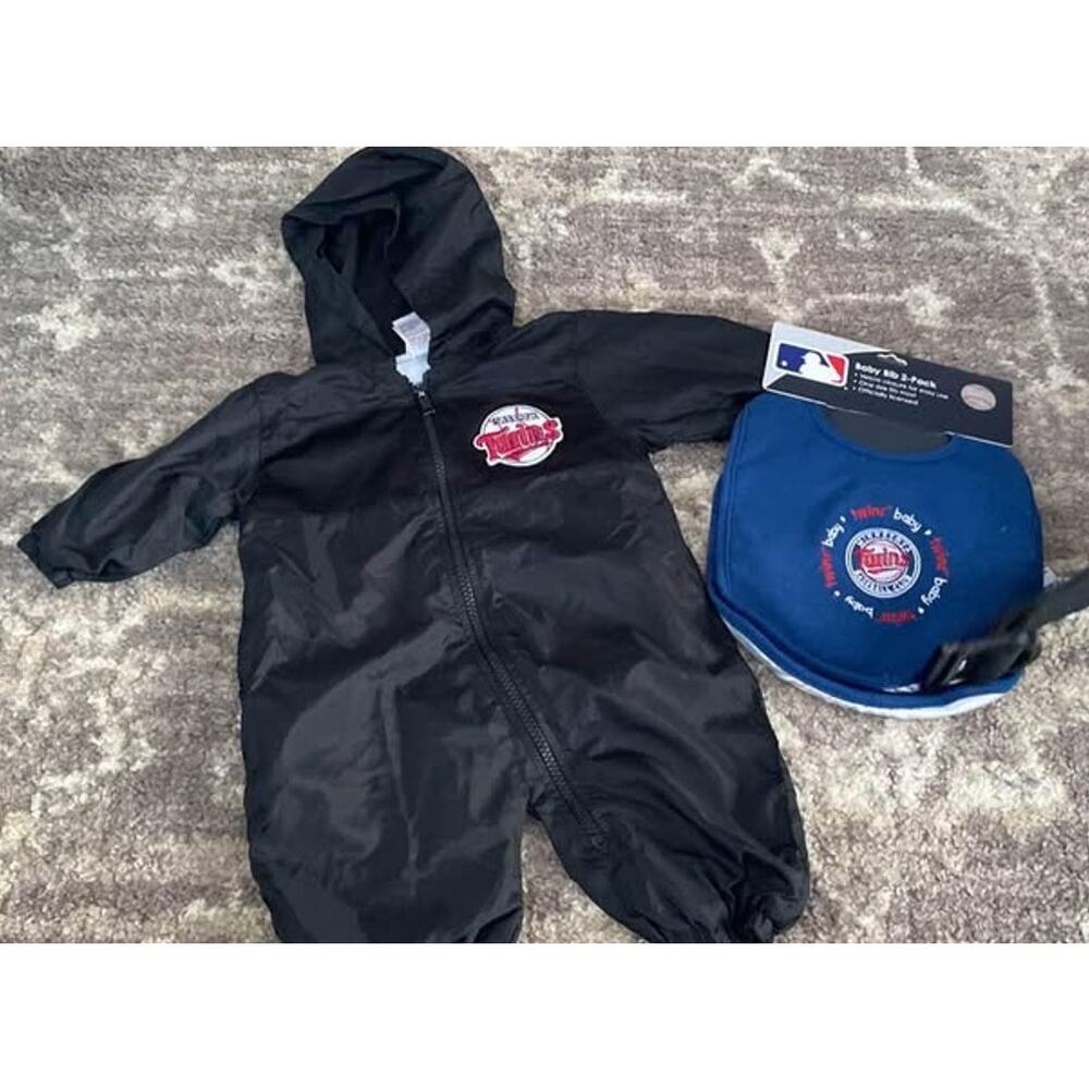 NEW MN Twins Set 6-9 Months (Black) Coat Osnie Plus Bib Set